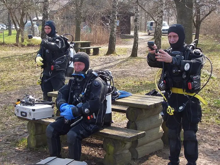 Dry-Suit-Specialty April 2009