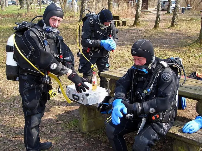 Dry-Suit-Specialty April 2009