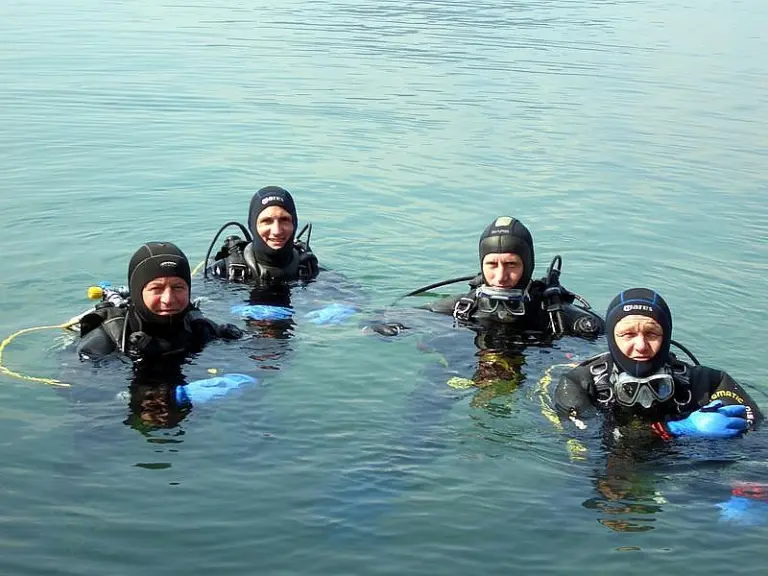 Dry-Suit-Specialty April 2009