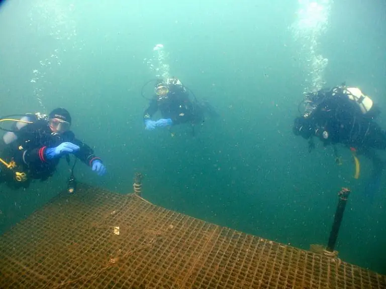 Dry-Suit-Specialty April 2009