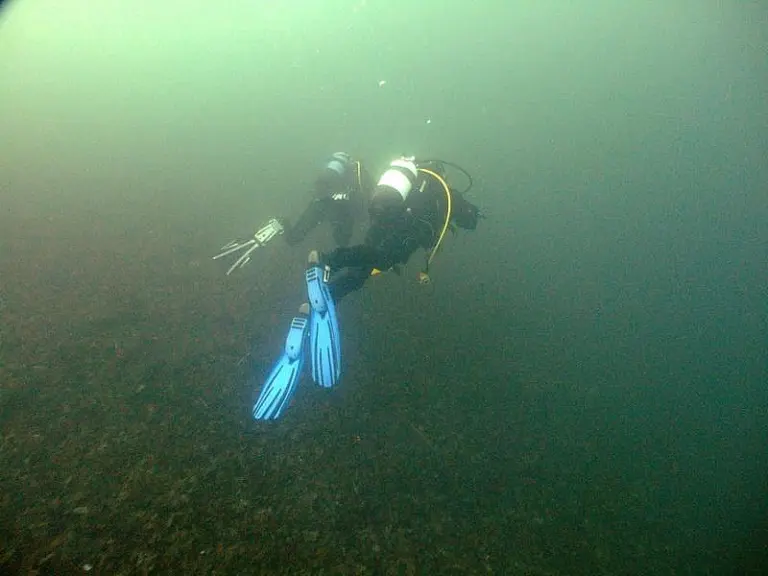 Dry-Suit-Specialty April 2009